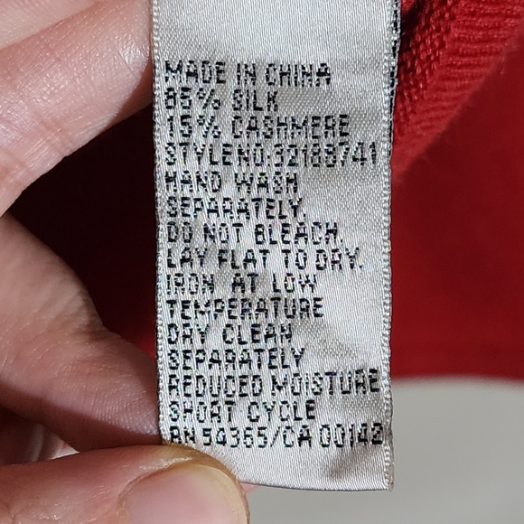 (EUC) NYGARD COLLECTION Red Silk Cashmere Blend Lightweight Turtleneck Sweater - Picture 7 of 7